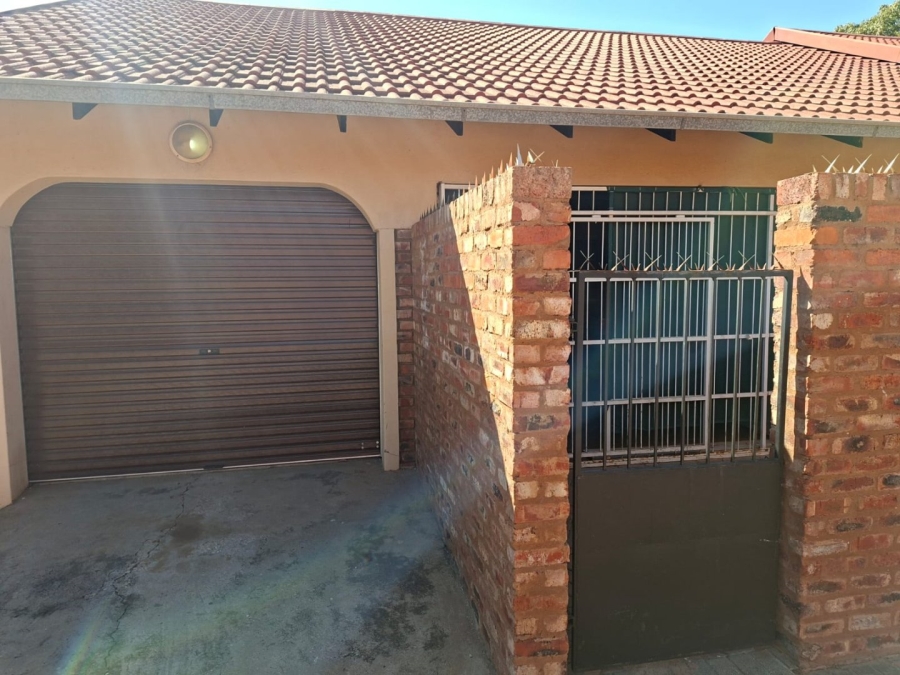 To Let 2 Bedroom Property for Rent in Meiringspark North West
